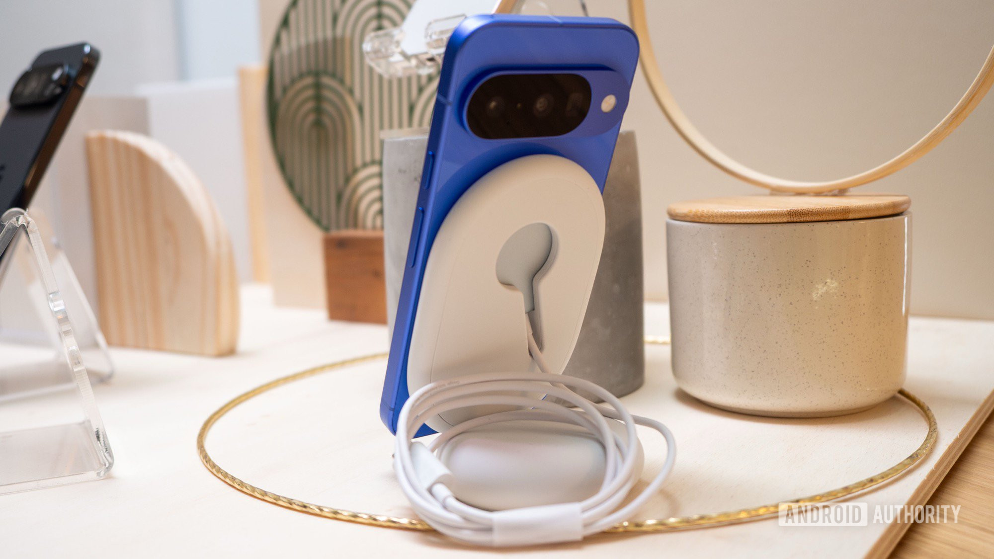 Google ฆ่าคุณลักษณะนี้เพื่อให้ Pixel 10 อาจมีการชาร์จแบบไร้สาย Qi2