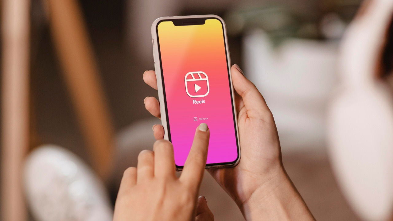 วิธีซ่อนไลค์และความคิดเห็นในแท็บ Instagram Reels Friends