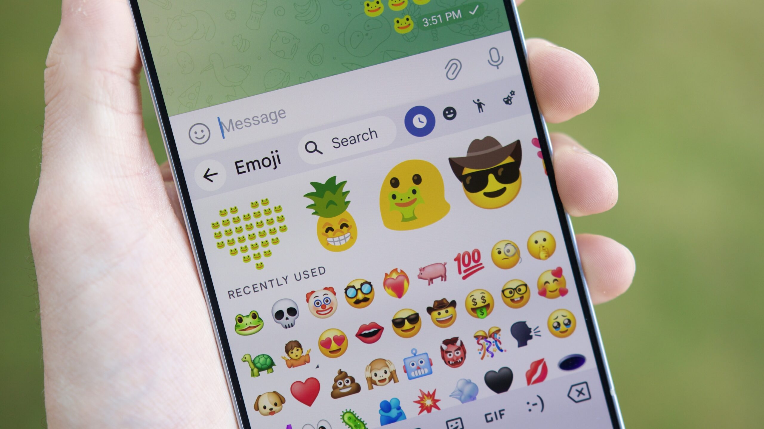 ในที่สุดห้องครัวอิโมจิของ Gboard ช่วยให้คุณประหยัดผลงานชิ้นเอกสติกเกอร์ของคุณได้