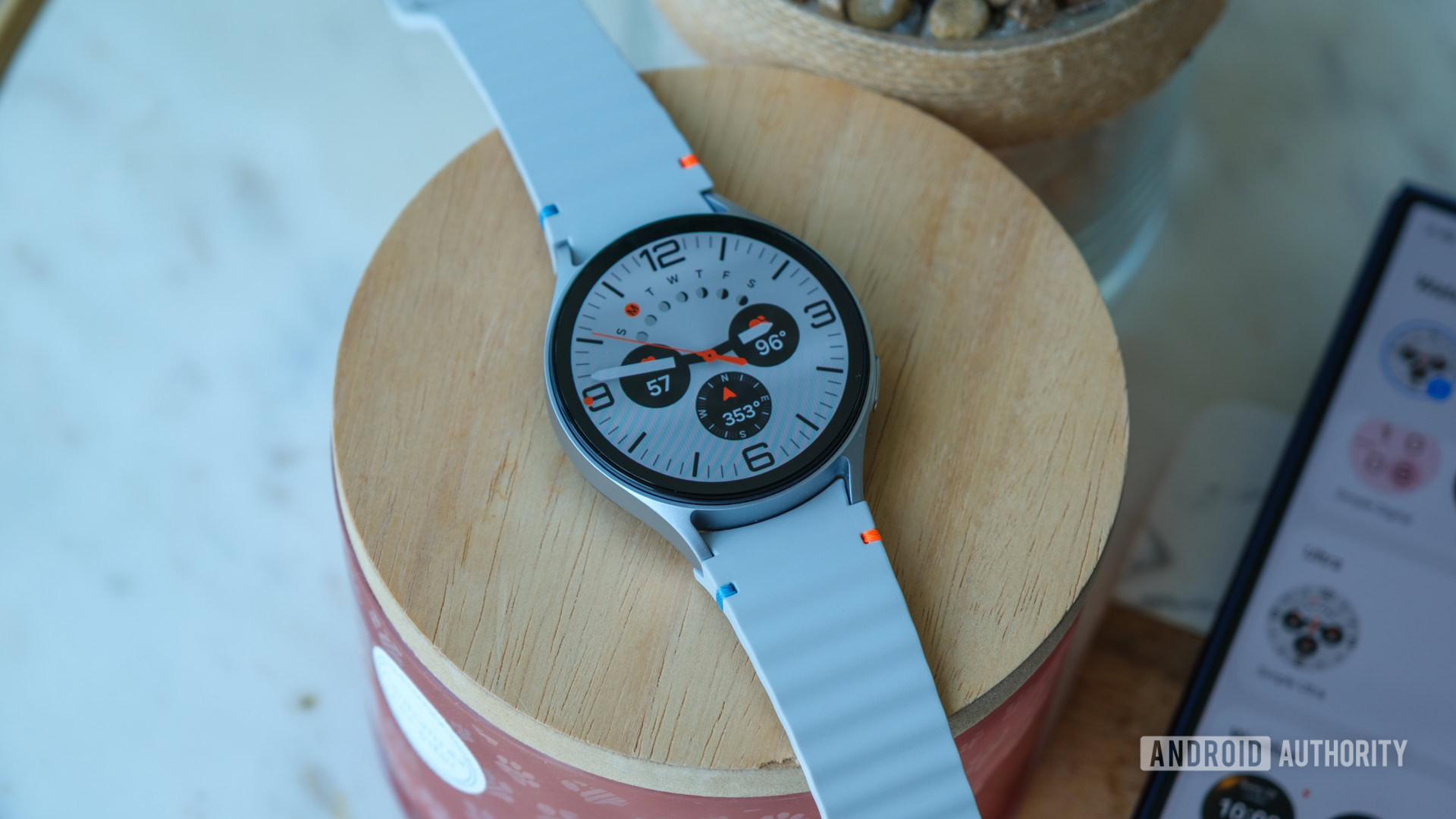 Stable Wear OS 6 hadir untuk Samsung Galaxy Watch 7