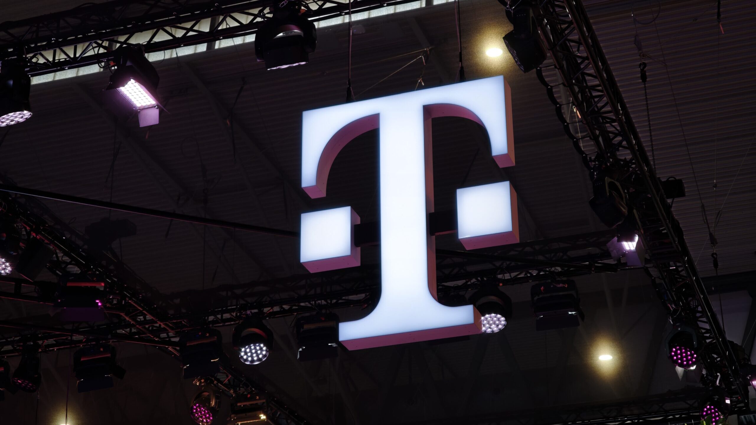 T-Mobile ingin membuat Anda tetap terkunci lebih lama dengan perubahan cicilan baru